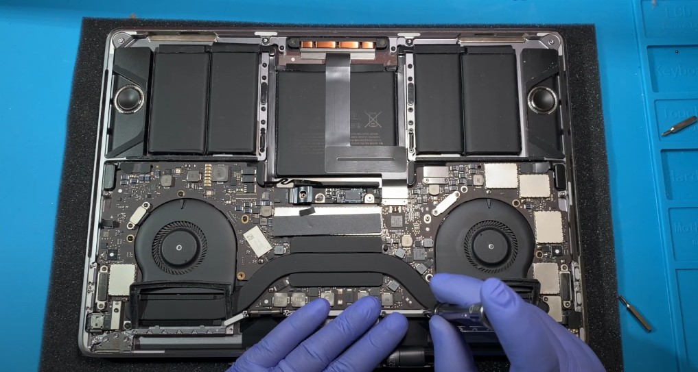 Замена дисплея Macbook Pro 13