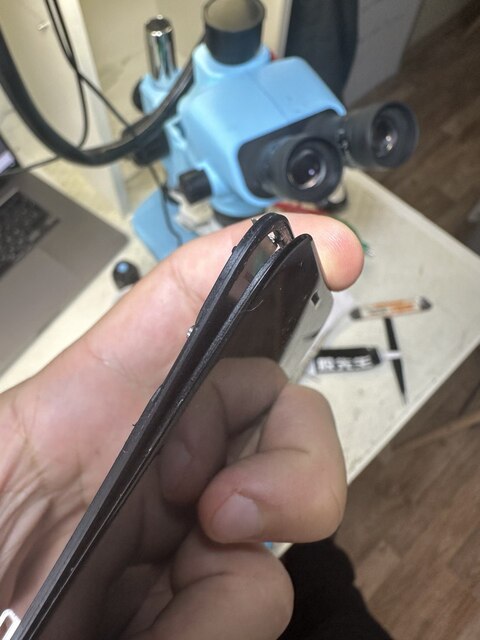 Отходит рамка iPhone